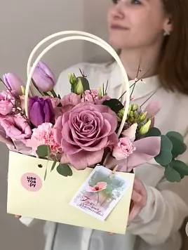 Цветочная сумочка с пионовидной розой