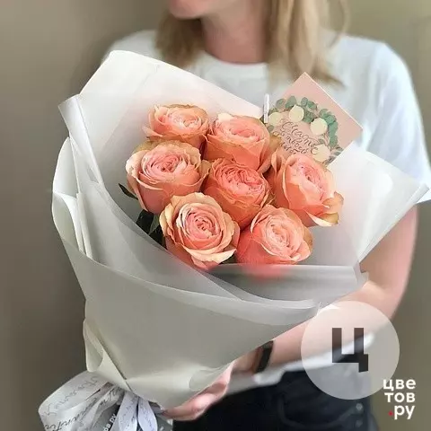 7 пионовидных роз 